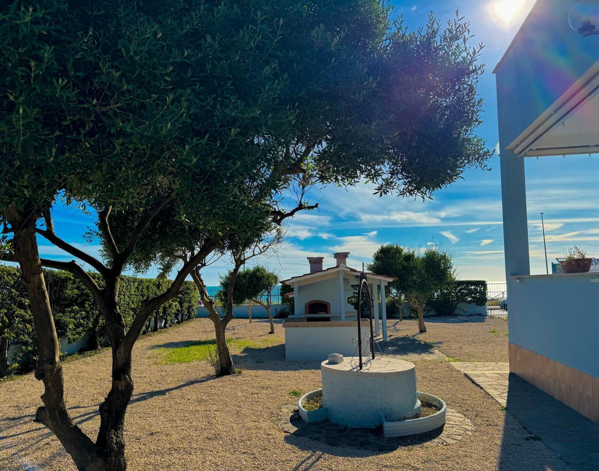 Edo House Anzio - Beachfront - Fronte Mare - Affittacamere Eksteriør billede